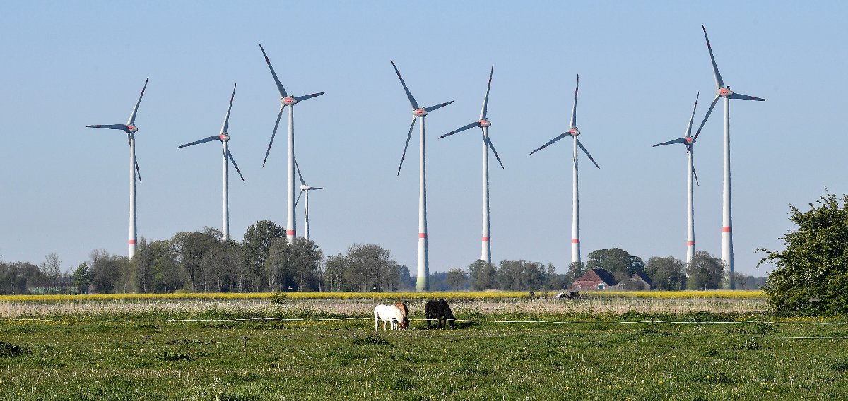 Kansas Governor touts Kansas as a wind energy leader in the US ...