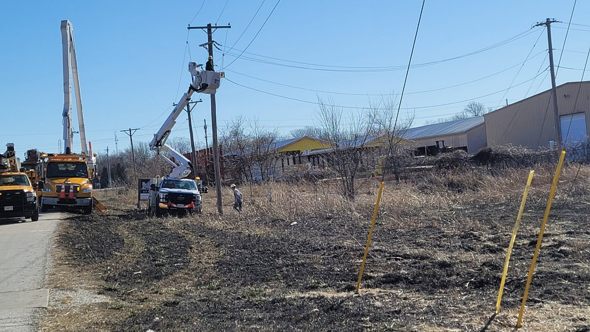 Downed powerline causes small grass fire - power outage | Newstalk KZRG ...