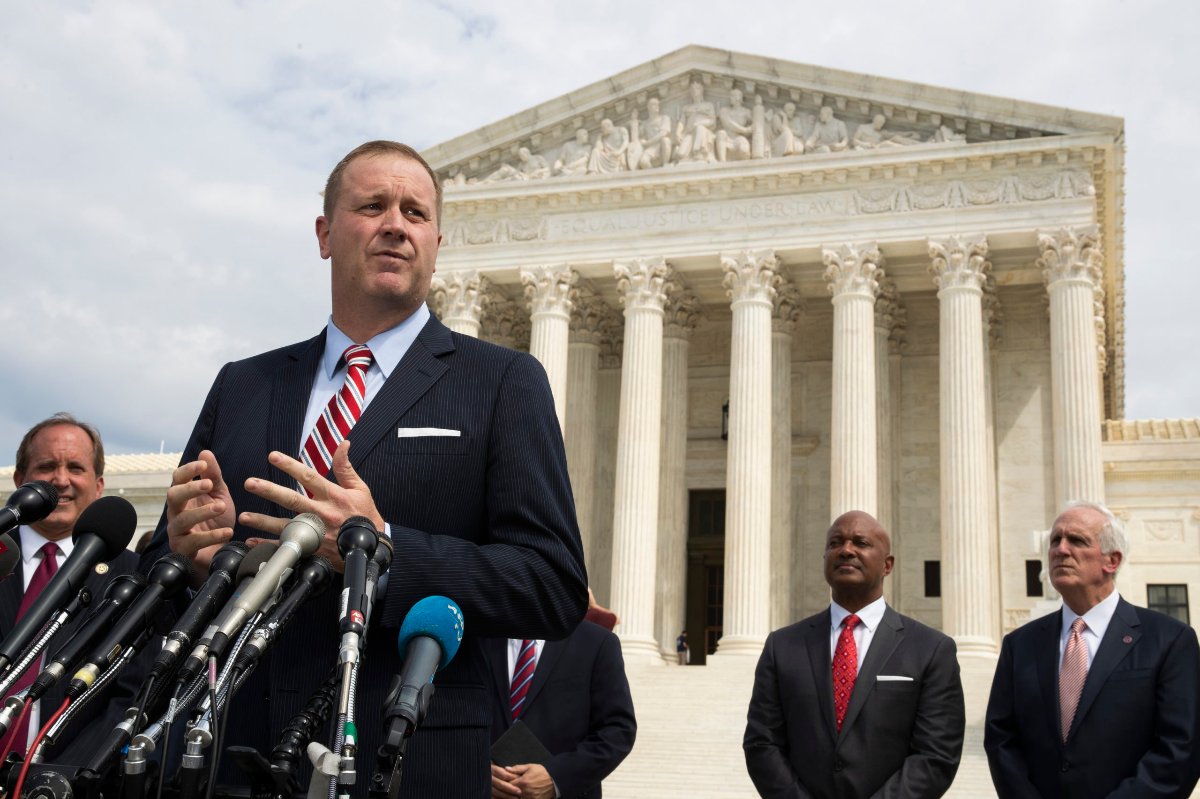 Missouri Senator Eric Schmitt supports reported plans to end visa ...