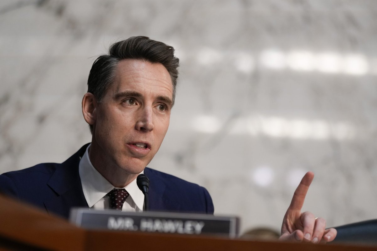 Hawley wants feds to investigate "left-wing dark money" groups