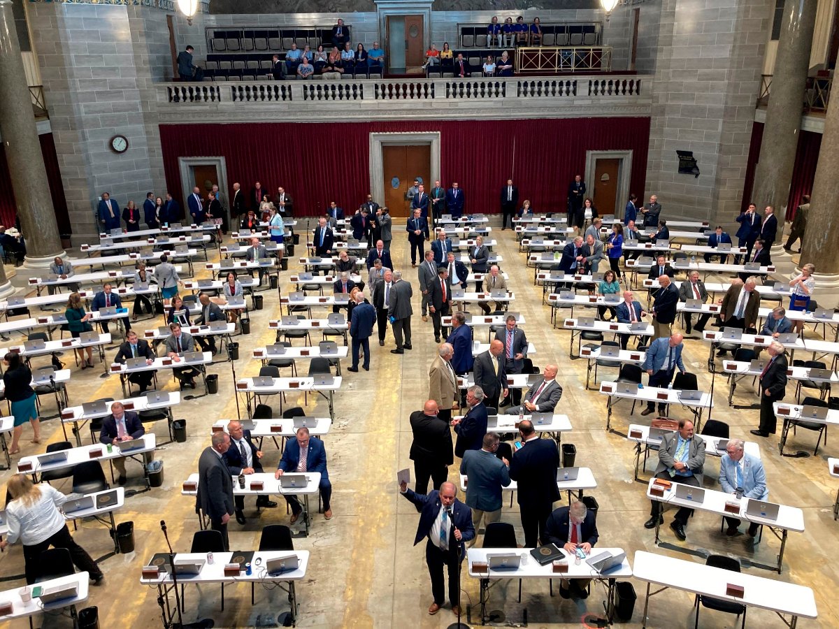 MO House debates, adopts new dress code for women | Newstalk KZRG - KZRG-AM