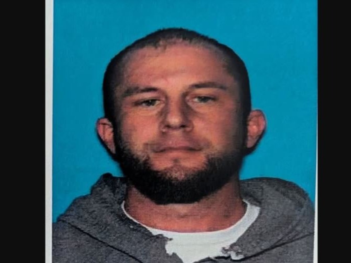 Police searching for armed, dangerous fugitive following pursuit from Aurora to Verona