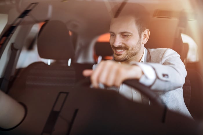 Why Your Mom and Pop Auto Shop Should Think About Radio