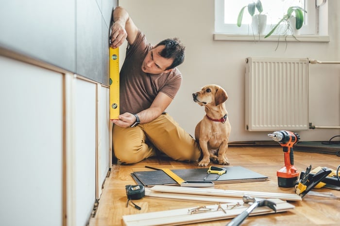 Pros and Cons of Advertising During the Home Improvement 