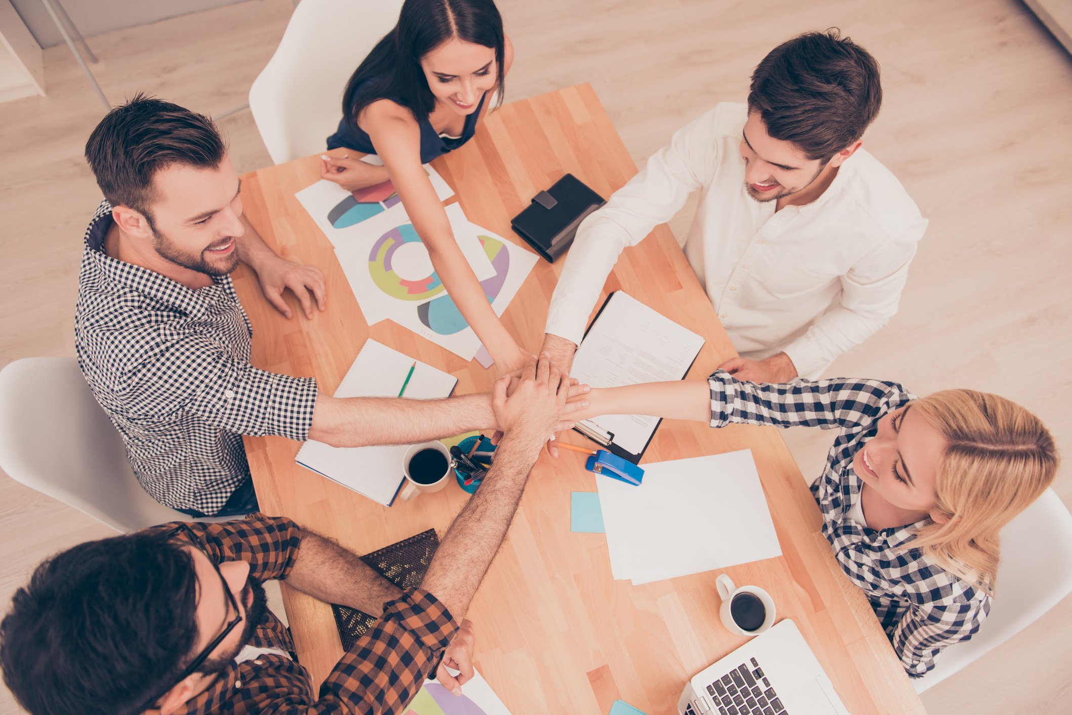 Pros and Cons of Working with a Digital Advertising Agency